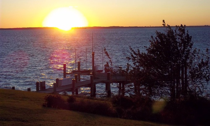 Stevensville Apartment | Idyllic Waterfront Apartment with Spa & Breakfast on Kent Island