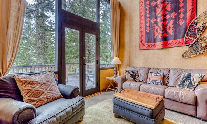 Government Camp Cabin | Tranquil Wooded Retreat with Free WiFi & Nearby Skiing