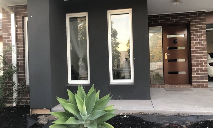 Pakenham House | Perfect Retreat at Serenity 11 - Family-Friendly & Accessible