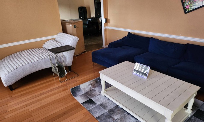 Dublin House | Relaxing Serenity 2 Getaway with On-site Host for Families