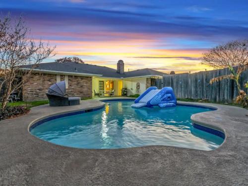 Plano House | Pet-Friendly Serenity 4BR Haven with Lagoon Pool Retreat