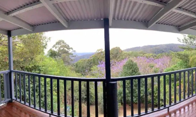 North Tamborine House | Mountain Getaway Serenity: Perfect for Families and Groups