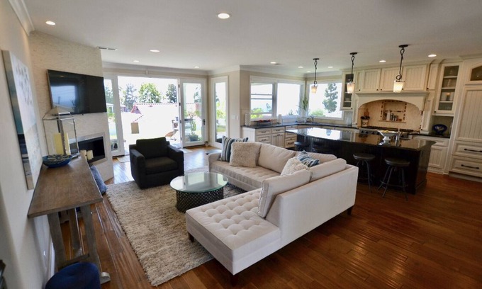 Redondo Beach House | Elegant Retreat with Ocean View in Redondo Beach