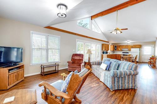 Prosperity House | Tranquil Retreat at Serenity by the Lake - Family Friendly