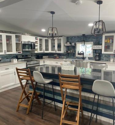 Amelia House | Escape to Serenity: Pet-Friendly Retreat Near the City