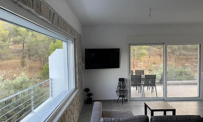 Ermionida Apartment | Guest Rated 10/10: Serenity Apartment in Ermioni Village