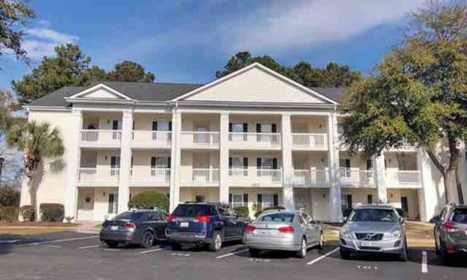 Waterford Plantation House | Coastal Retreat: Family-Friendly Stay by the Airport