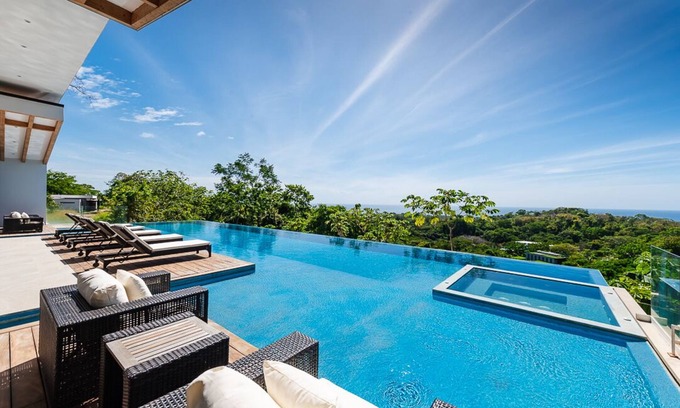 Ostional Villa | Tranquil Serenity by the Sea with Private Pool & Kitchen