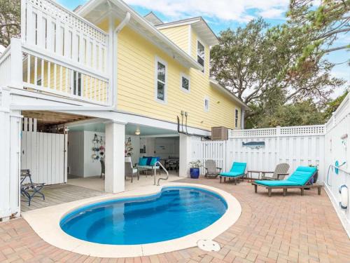 Tybee Island House | Discover Serenity By The Sea: Pet-Friendly Beach Retreat