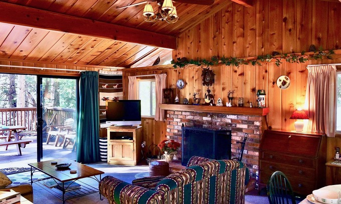 Fern Valley Cabin | Relaxing Serenity Cabin: 2 Bedroom Retreat Near Trails