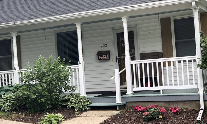 Mineral Point House | Pet-Friendly Serenity Cottage with Kitchen Near Mineral Point