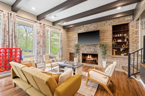 Southwest Raleigh House | Tranquil Serenity Haven: Pond View Room with Pool Access