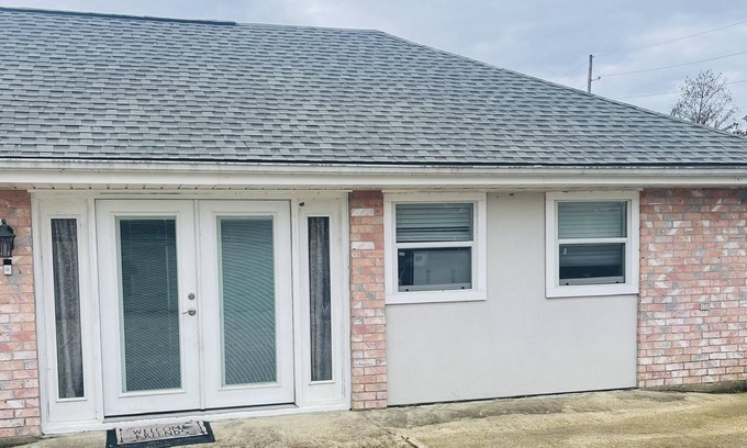 LaPlace Apartment | Welcoming Serenity Home: Family-Friendly Stay with Breakfast