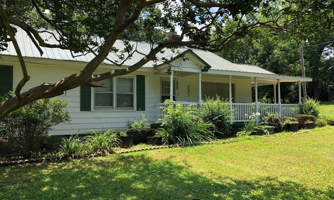 Greenwood House | Discover Serenity House: Family-Friendly Country Retreat