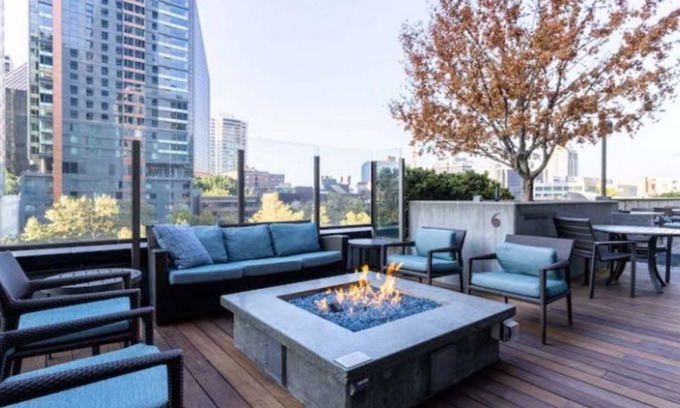 Belltown Condo | Urban Retreat: 1BR Condo with Pool at Via 6