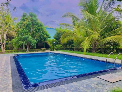 Yodakandiya House | Inviting Serenity Lake Resort Yala with Pool & Dining