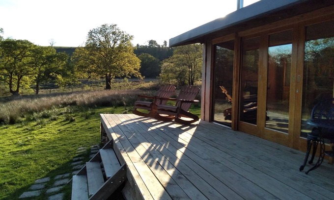 Pentrefelin Cabin | Discover Serenity Lodge: A Unique Glamping Experience