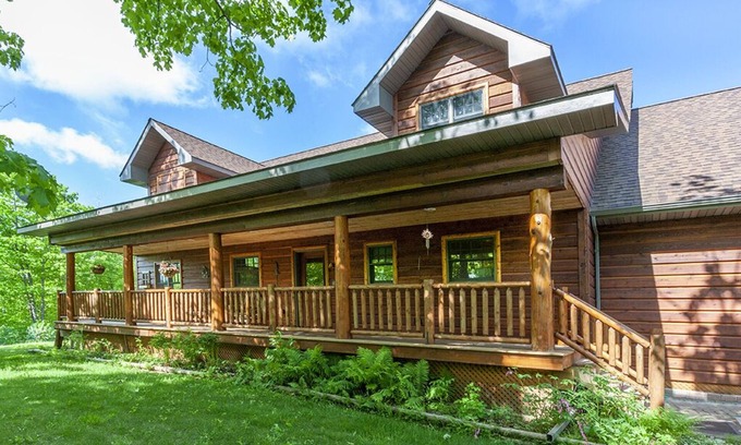 Duluth House | Peaceful Serenity Lodging - Family-Friendly Home Near Downtown