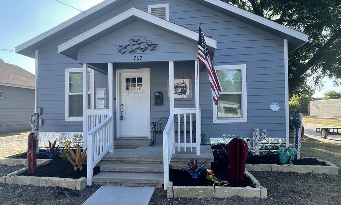 McKinney Cottage | Pet-Friendly Retreat in Downtown McKinney's Serenity Now