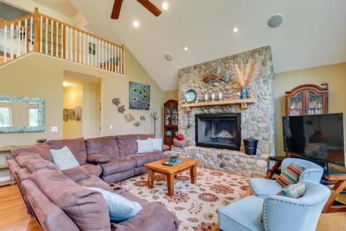 Livingston House | Escape to Serenity Now: Oceanfront, Pet-Friendly Retreat