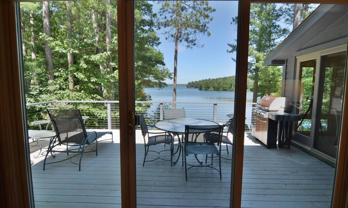 Cable House | Tranquil Lake Owen Retreat: Family-Friendly with Breakfast