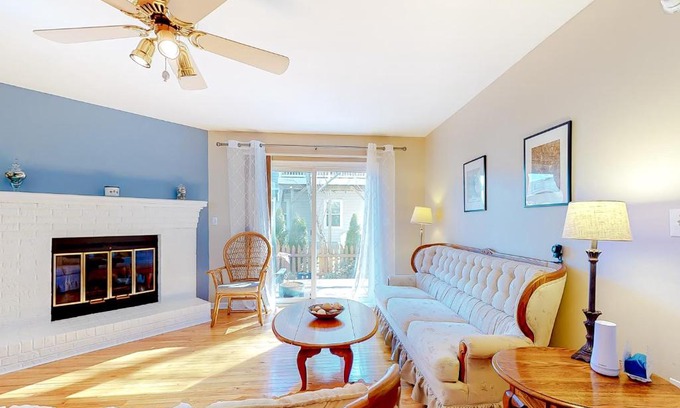 Caine Woods House | Experience Serenity at Sailing Rd: Pet-Friendly Retreat