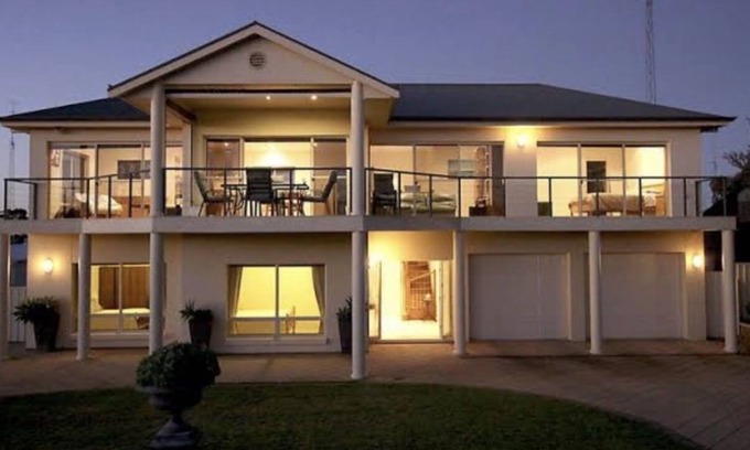 Port Hughes House | SERENITY ON SOUTHEntire double story large family holiday home in Pt Hughes
