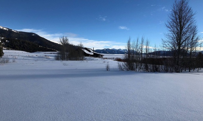 Stanley House | Unwind at Serenity on the Salmon River with Spa & Pet Friendly