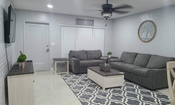 Pinellas Park House | Cozy Serenity Palms: Ideal Location Near St. Pete Beaches