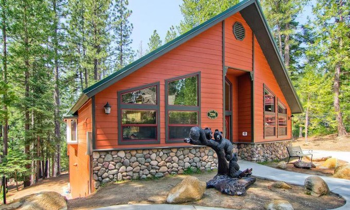 Yosemite West House | Experience Serenity Pines: Family-Friendly Getaway Awaits