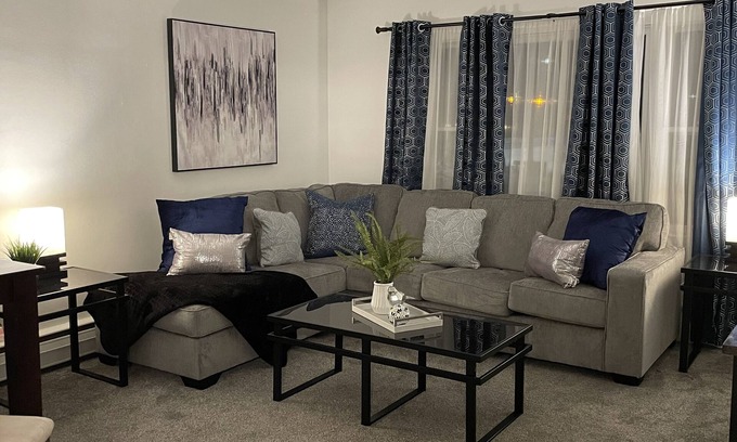 Rock Island Apartment | Tranquil Retreat at Popplewell Manor with Spa & Hot Tub