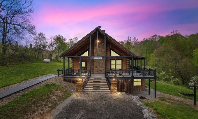 New Plymouth House | Relaxing Retreat at Serenity Ridge: Scenic Log Estate