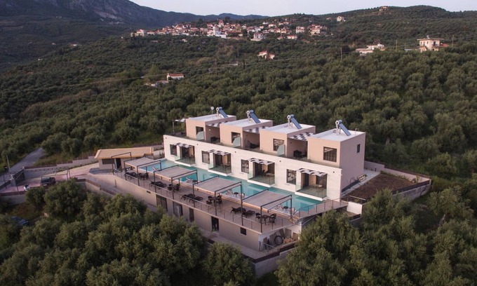 Zakharo House | Serenity Suites: Enjoy a Sea View at Kaiafa Lake Greece