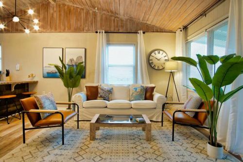Surfside Beach House | Beachside Retreat: Serenity Sol - Pet-Friendly Oasis