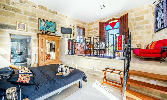 Ta' Għammar Apartment | Serenity Studio: Breathtaking Ocean Views & Pool Access