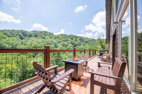Gatlinburg - Pigeon Forge House | Serenity Summit By Avada Properties