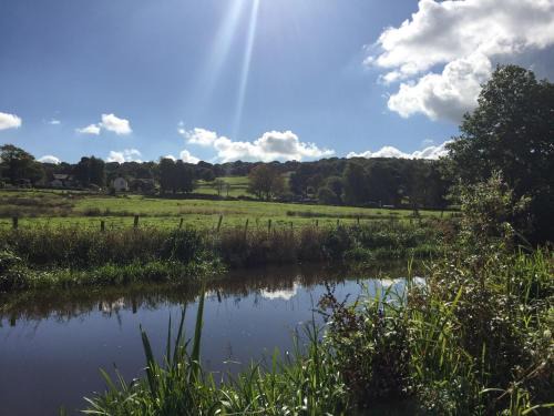 Stoke-on-Trent House | Exceptional Serenity: Pet & Child-Friendly Retreat