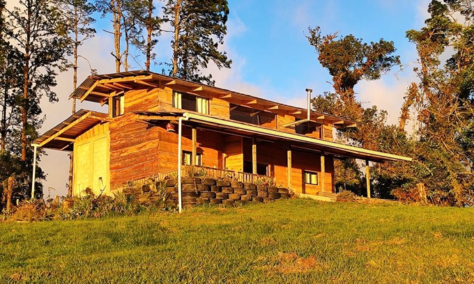 Roble Cabin | Idyllic Cabin Retreat with Endless Views and Spa Amenities