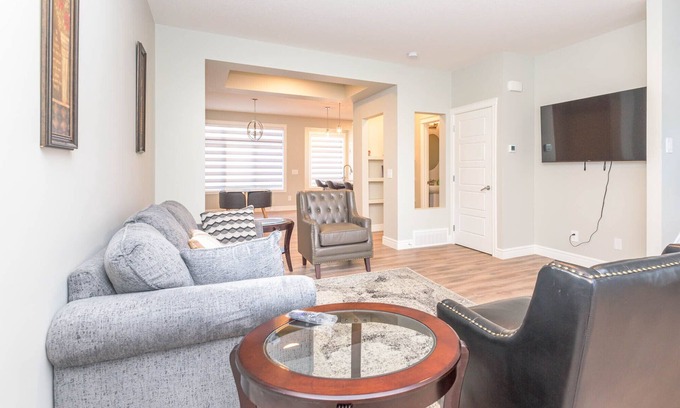 Southwest Edmonton House | Discover Serenity Villa: A Family-Friendly Retreat