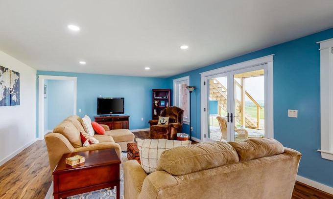 Searsport House | Explore Serenity Vista: Wheelchair Accessible & 8/10 Rated