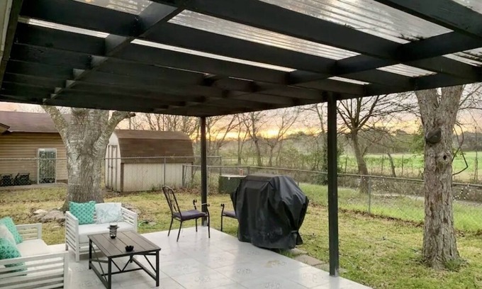 Schertz House | Experience Serenity: Whole House with Spa & Kitchen Amenities