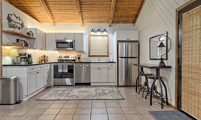 Blairsville Cabin | “Serenity Wow!” Cabin on the Creek Close to Town