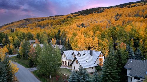 Highland Meadows House | Serenvale Retreat