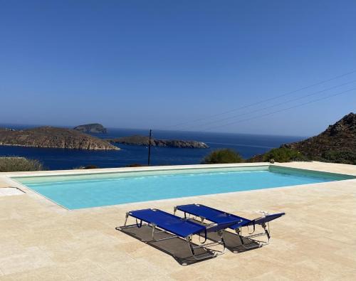 Serifos Villa | Cozy Serifos Stone Villa A with Oceanfront Pool Access
