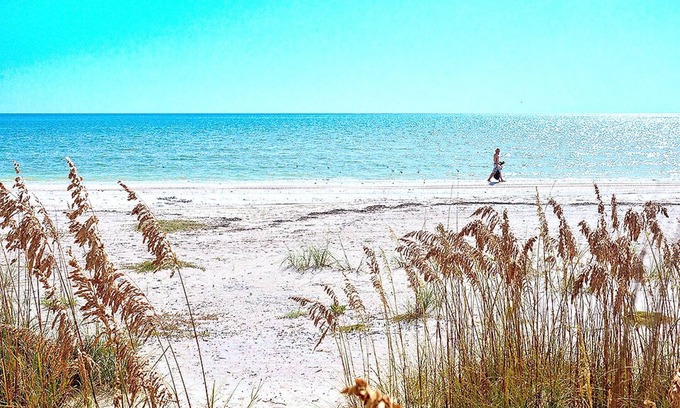 Bonita Springs Cottage | Relax at Serrano 201: Pool, Spa & Family-Friendly Stays