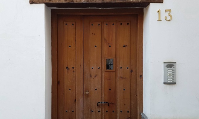 Albaicin Apartment | Discover SERRANO13: Cozy Apartment in Historic Albaicín