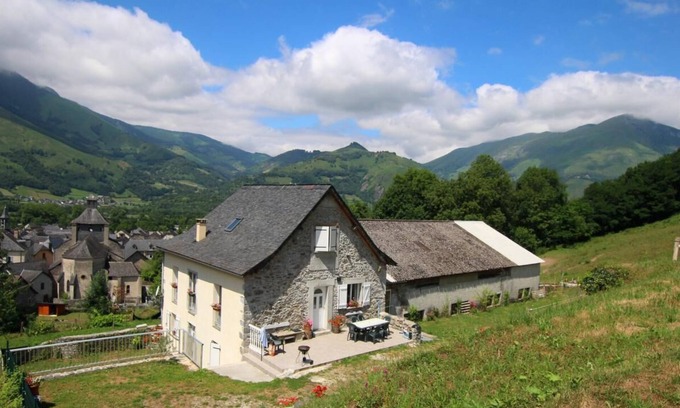 Accous House | Welcoming Gîte in Serres - Accous with Family-Friendly Amenities