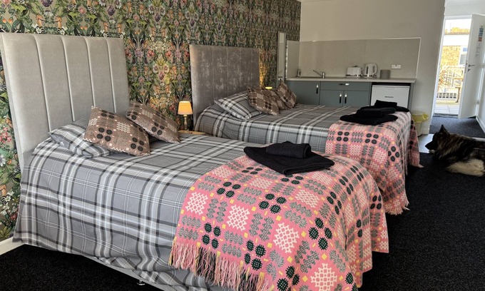 Aberporth Hotel | Family-Friendly Apartment with Ocean View & Kitchenette