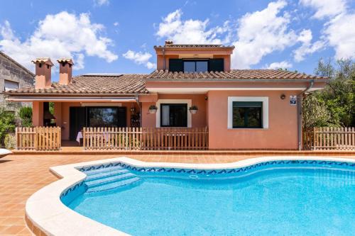 Sa Cabaneta Villa | Experience Comfort at Ses Buguenvílies with Pool Access