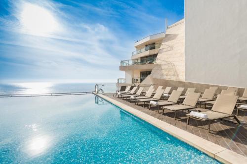 Santiago Hotel | Oceanfront Escape at Sesimbra Hotel - 5-Star Experience